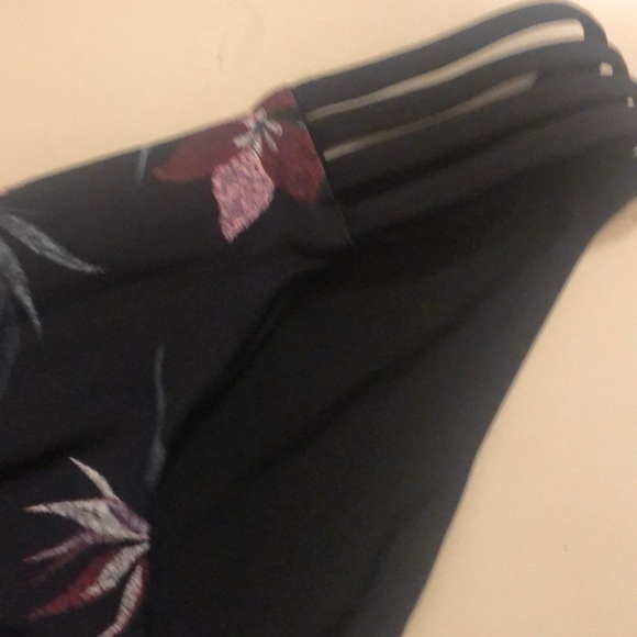 Floral bikini - Picture 3 of 3